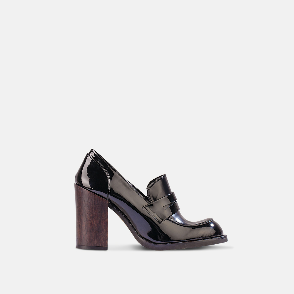 Carela Shoes